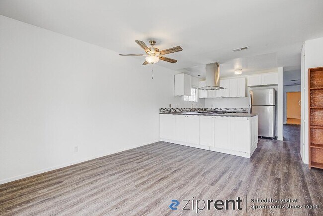 Building Photo - 600 W 73rd St