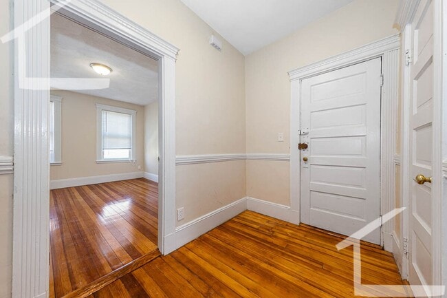 Building Photo - 3 Bedroom