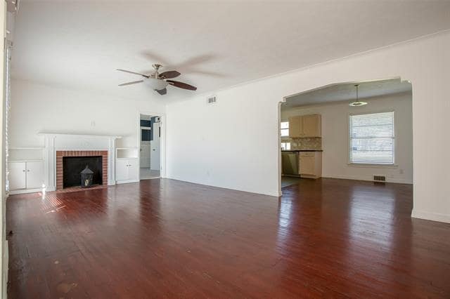 Foto del edificio - 6223 Hollis Ave