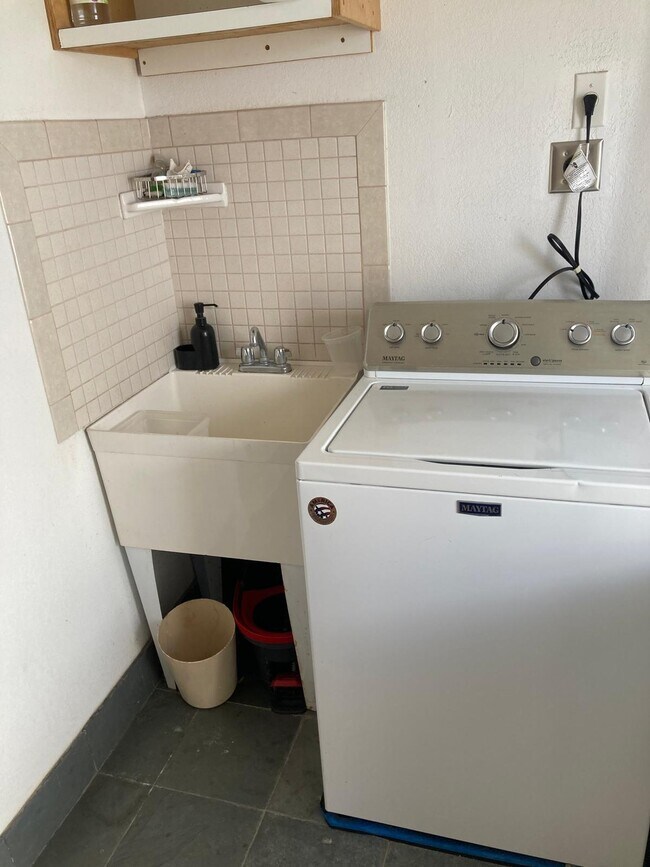 Building Photo - 3535 Maluhia St