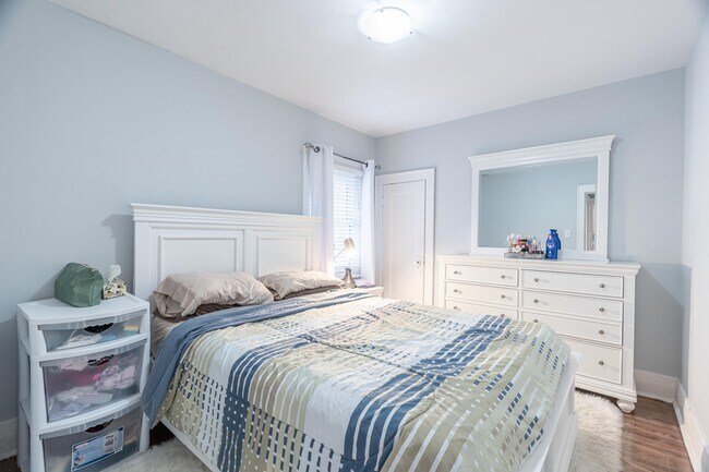 Building Photo - 571 St James St