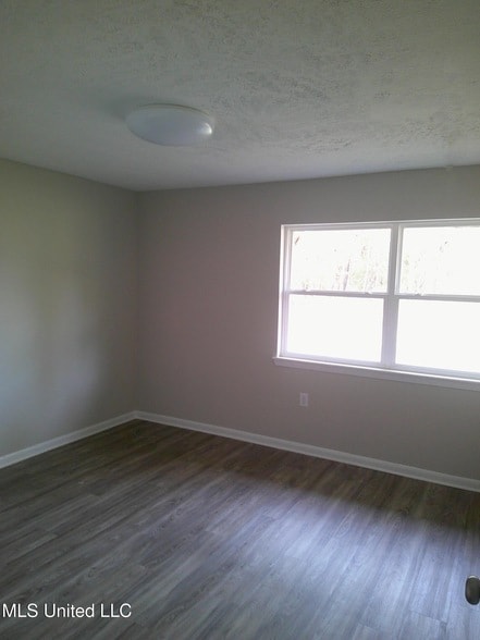 Building Photo - 433 Meadowlark Dr