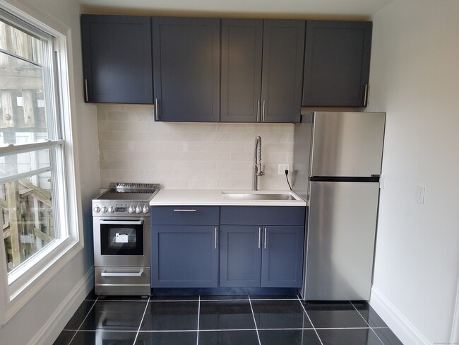 Building Photo - 347 Alden Ave