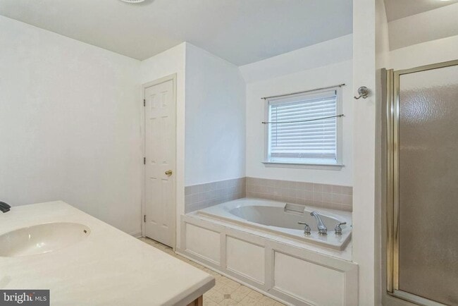 Building Photo - 14610 Balsam Ct