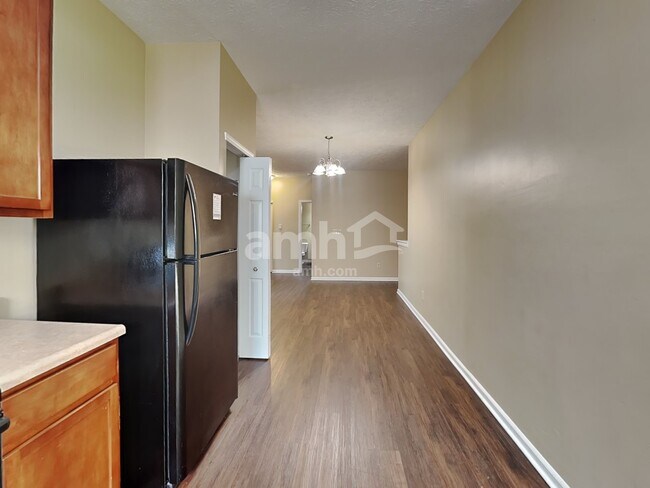 Building Photo - 11723 Rossmore Dr