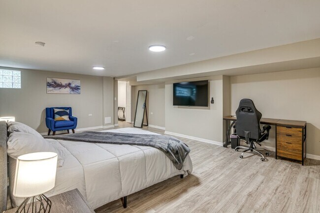 Foto del edificio - 1653 E 70th St