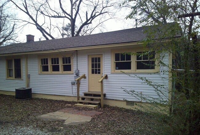 Foto del edificio - *****MOVE IN SPECIAL! 1/2 OFF 1ST MONTHS R...