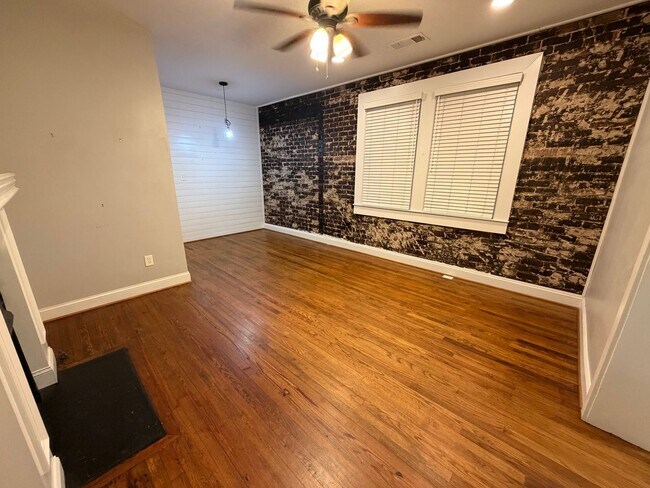 Foto del edificio - 3 Bedrooms, 1 Bathroom - Home in Celenease! *MOVE-IN SPECIAL!!*