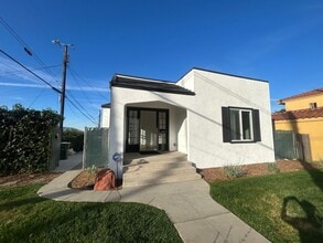 Building Photo - 217 N Bel Aire Dr