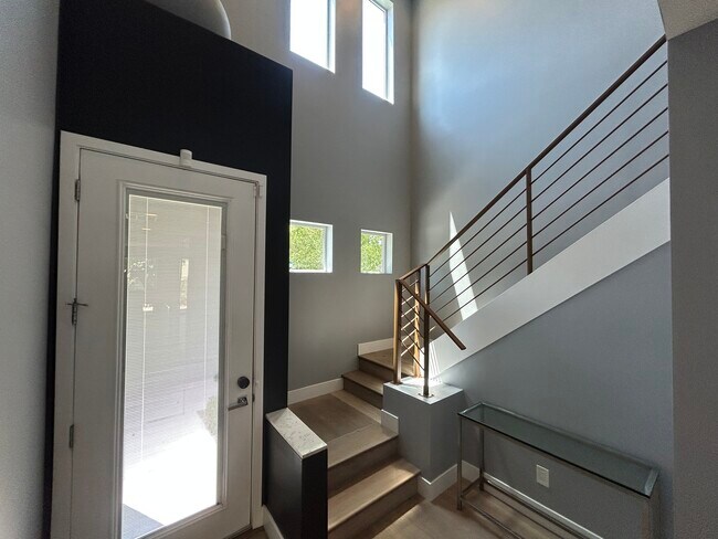 Foto del edificio - 2315 E Pinchot Ave