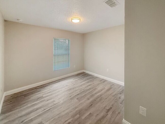 Foto del edificio - Lovely 3-Bedroom Home in the Heart of Midw...