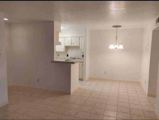 Building Photo - 10202 Forum Park Dr