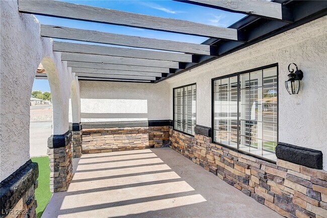 Foto del edificio - 7378 Kayvani Ct