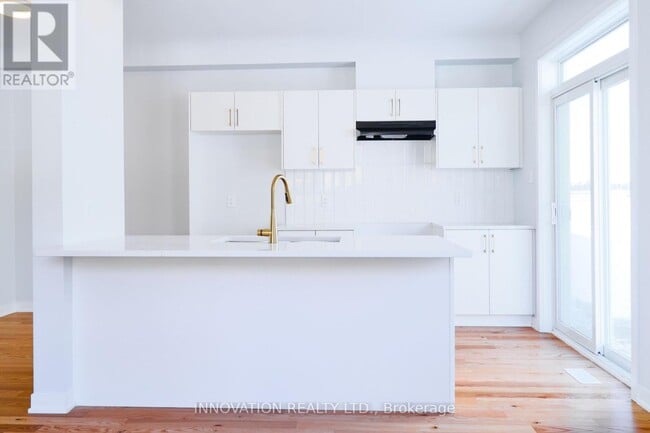 Photo du bâtiment - 732 Tincture Pl