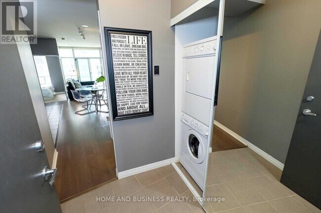 Photo du bâtiment - 223 Webb Dr