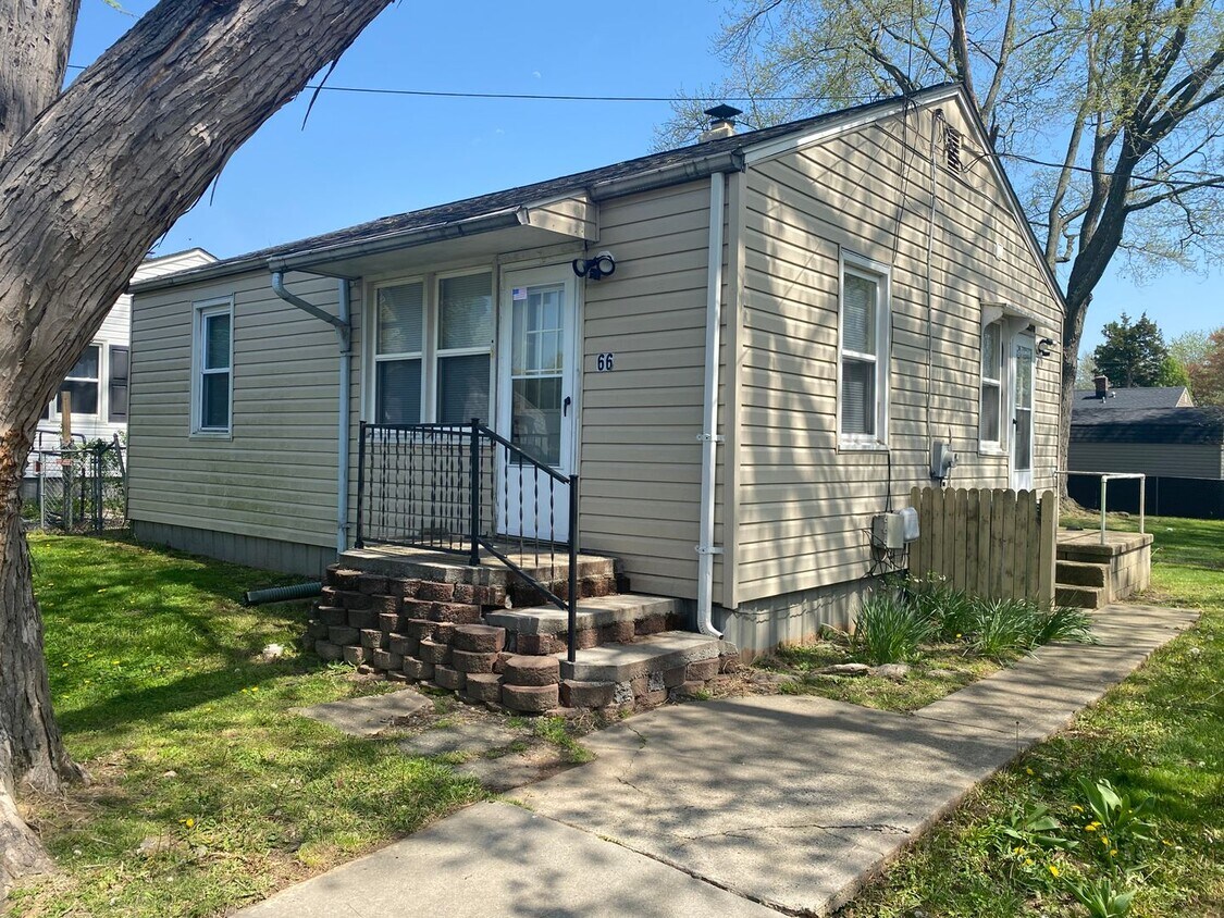 Primary Photo - Quaint 2 Bedroom 1 Bathroom single family ...