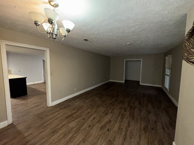 Building Photo - 1219 Shalimar Dr