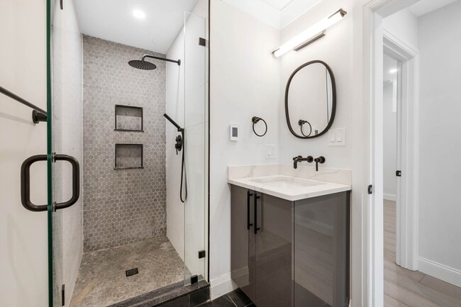 Building Photo - 1430 Columbia Rd