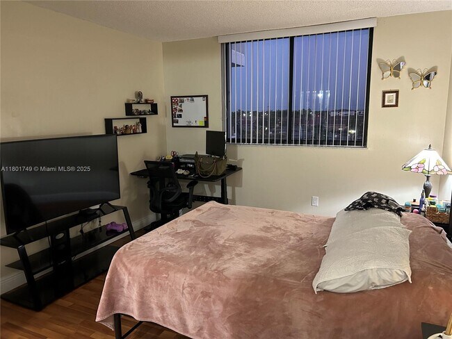 Foto del edificio - 8251 NW 8th St