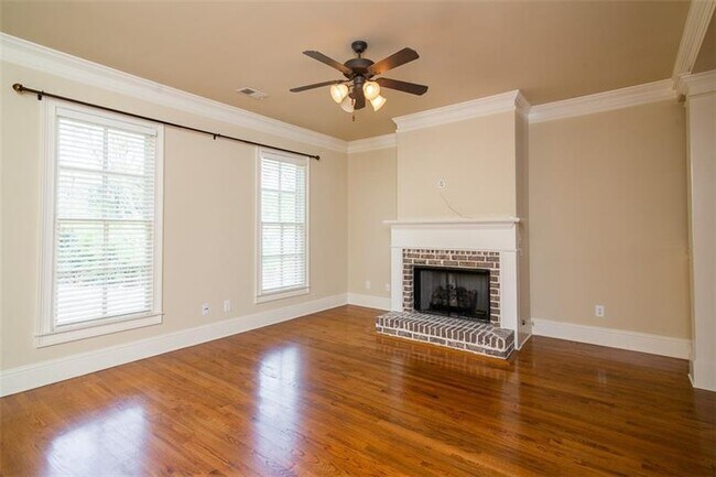 Foto del edificio - 875 Mountain View Terrace NW