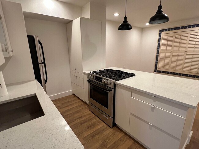 Foto del edificio - 505 W 7th St