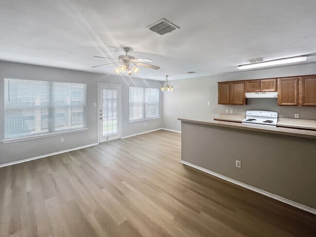 Building Photo - Welcome Home to Comfort and Convenience