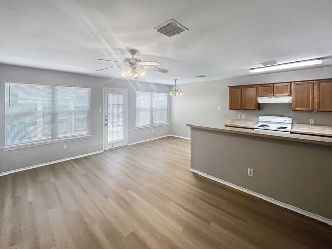 Foto del edificio - Welcome Home to Comfort and Convenience