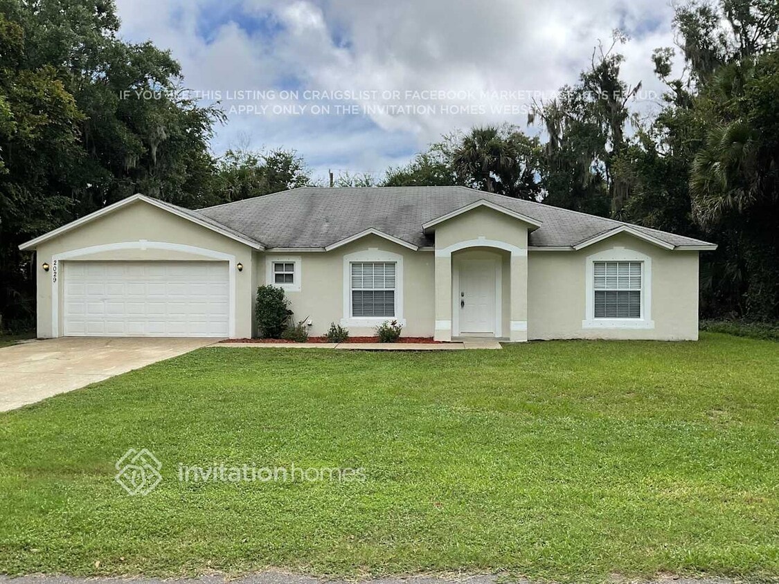 Primary Photo - 2029 Needle Palm Dr