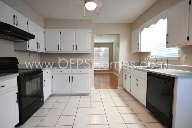 Foto del edificio - 636 Emerald Ln