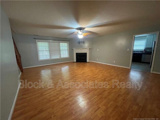 Foto del edificio - 596 E Lake Ridge Rd