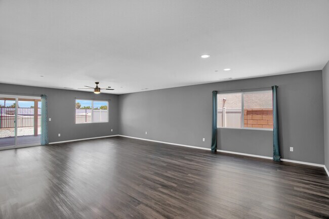 Building Photo - 260 Brittania Rd