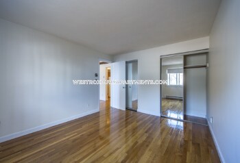 Foto del edificio - 1799 Centre St