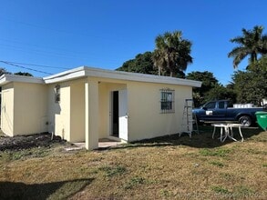 Building Photo - 371 Banyan Ave