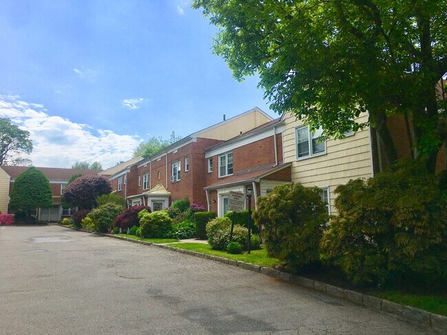 Foto del edificio - 61 Davis Ave