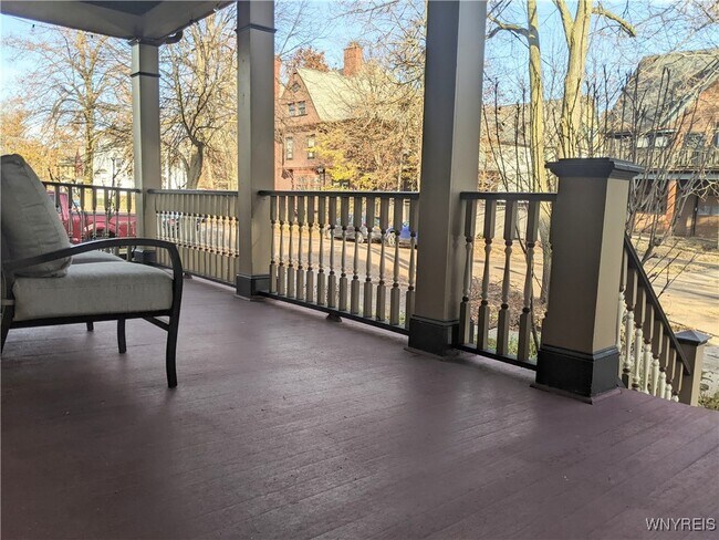 Foto del edificio - 366 Ashland Ave