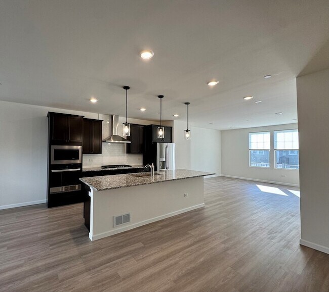 Building Photo - 155 Yorktown Ct