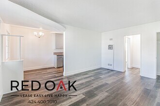 Building Photo - 901 Centinela Ave