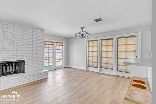 Building Photo - Modern 3Bdm 2Ba Meets Classic Charm with Pool
