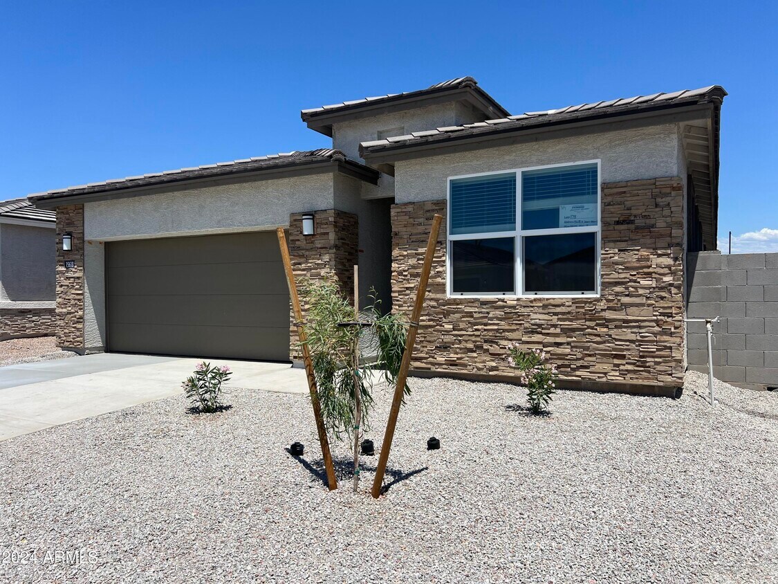 Foto principal - 15618 W Desert Hollow Dr