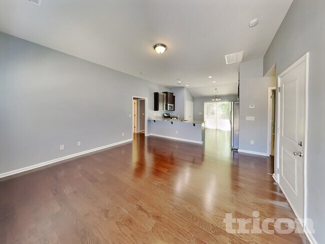 Building Photo - 474 Finch Ln