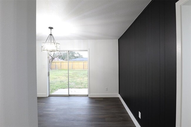 Building Photo - 7706 Garsee Dr