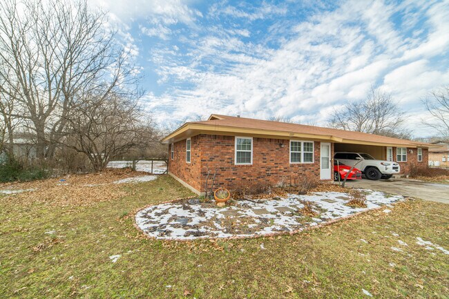 Building Photo - 1227 N Double Springs Rd