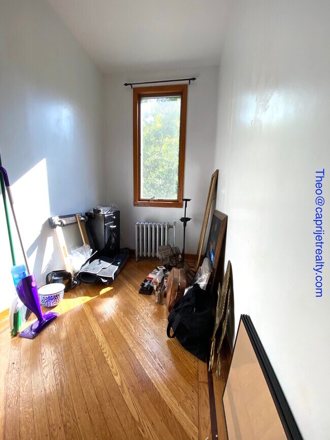Building Photo - 538 Leonard St