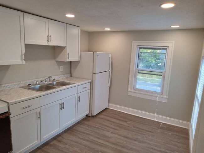 Building Photo - 1222 Broadway