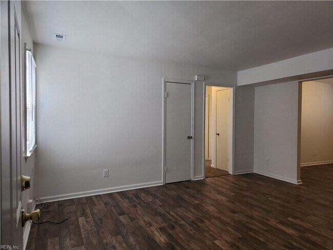 Foto del edificio - 129 Hansen Ave