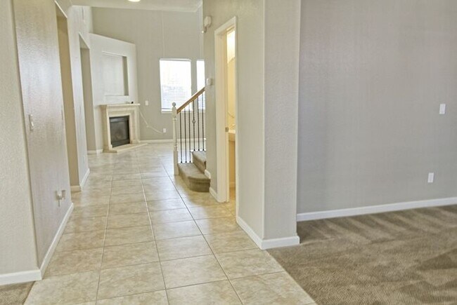 Building Photo - 748 W La Canada Ave