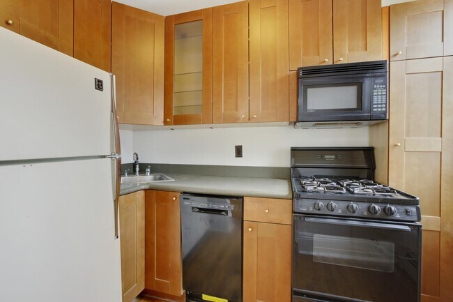 Building Photo - 237 Grove St