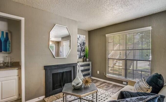 Building Photo - 2 bedroom in Fort Worth TX 76120