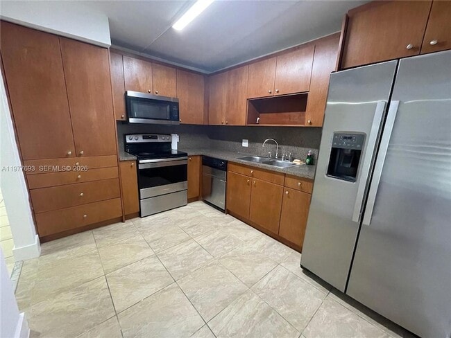 Foto del edificio - 16481 Blatt Blvd