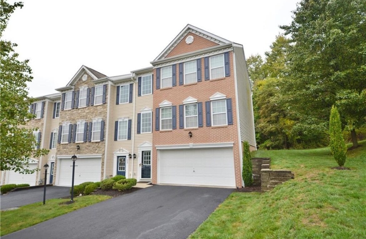 Primary Photo - 227 Grace Manor Dr